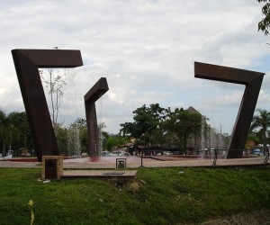 Harp Monument. Source: Flickr.com By: jota_estrada